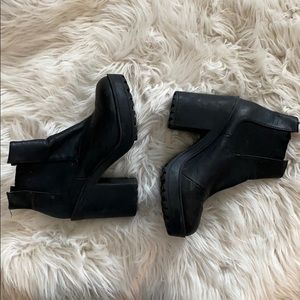 CHUCKY COOL BOOTS heel platform size 37/7